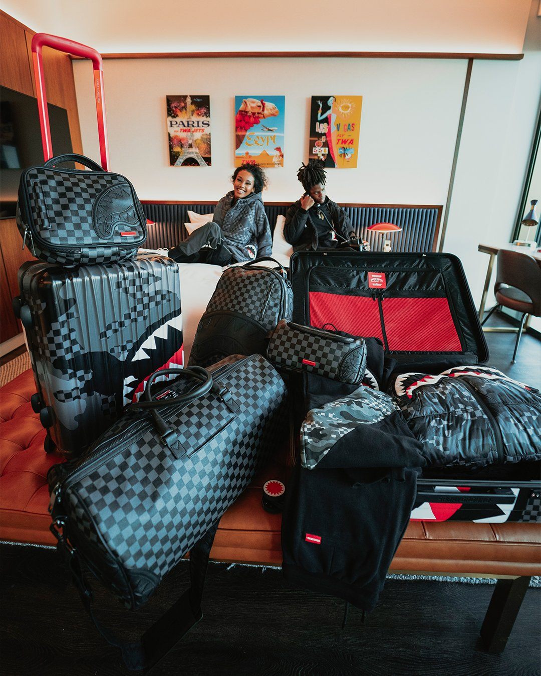 008_B3439_4a_1100x