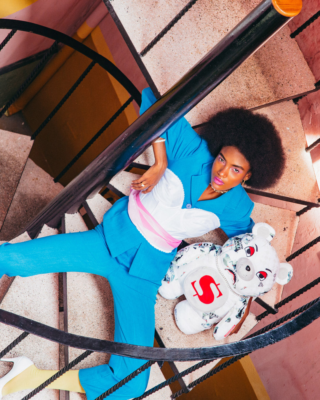 B4695_2_1_1100x