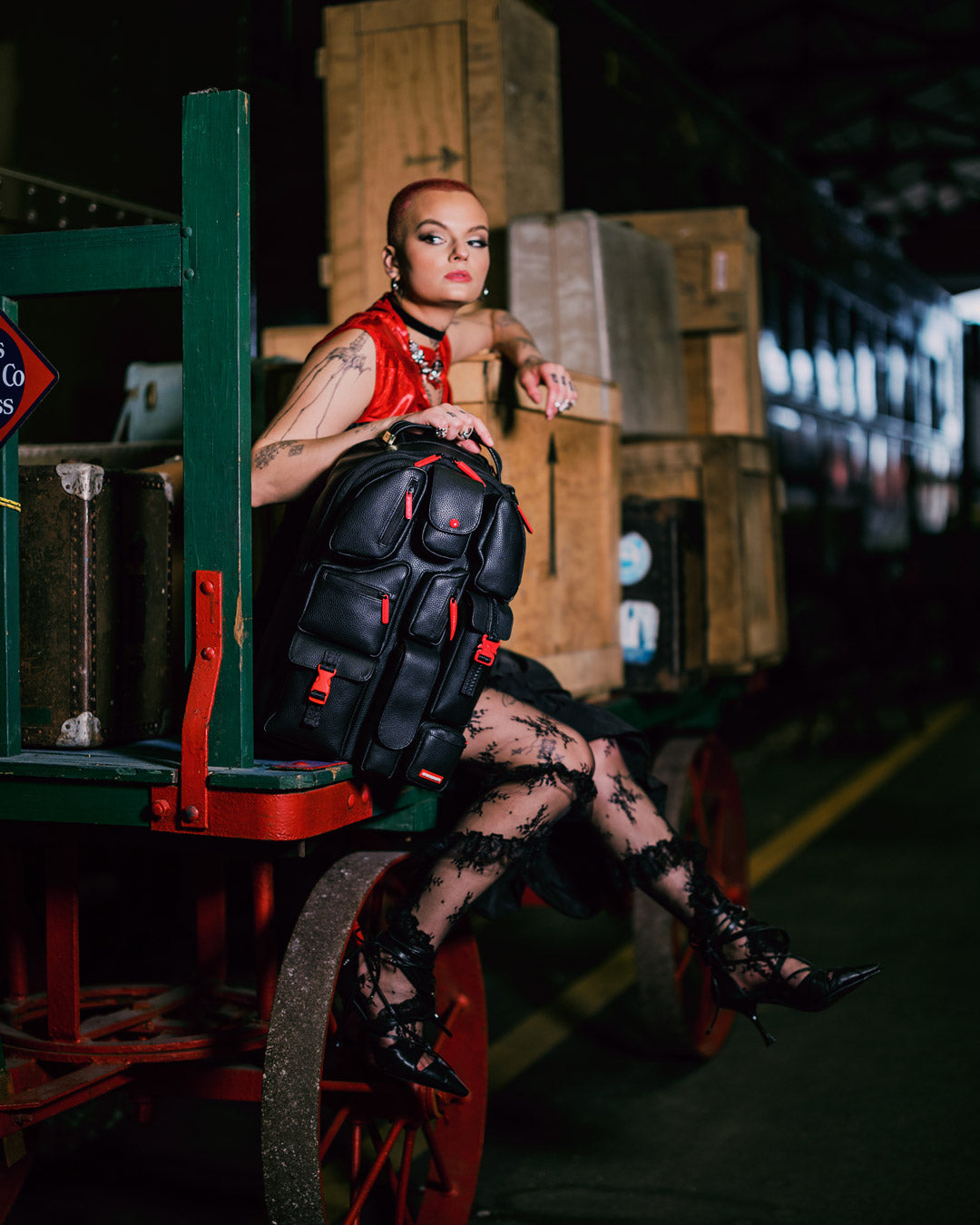B5938_5_1_1100x