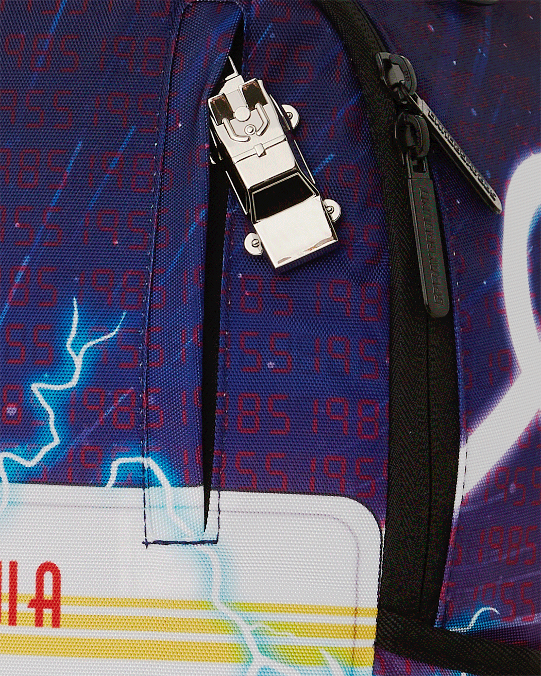 B6410_6_1100x