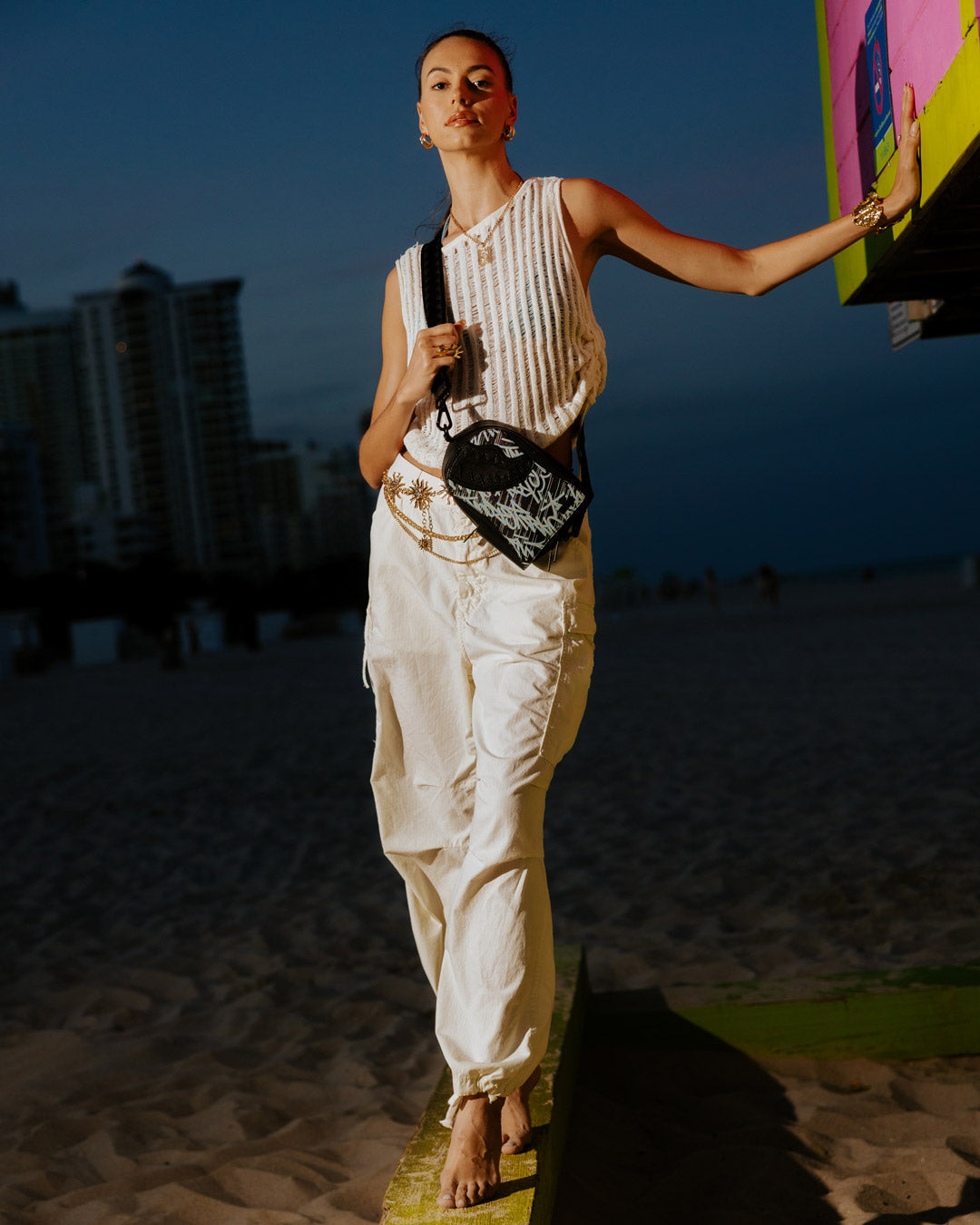B6494_4_1_1100x