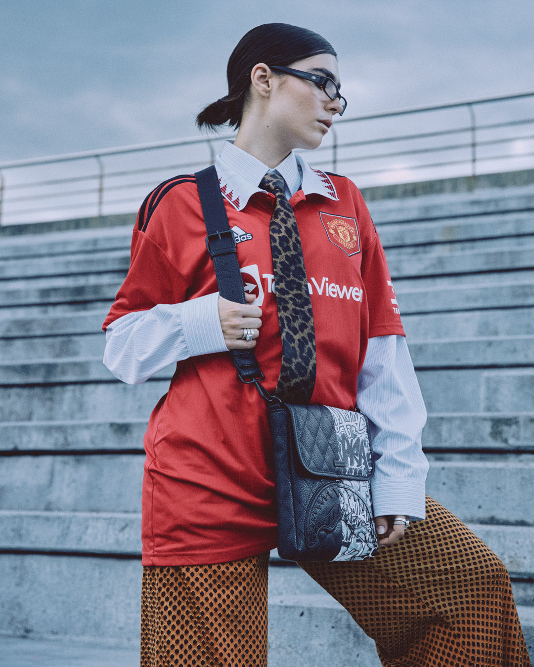 B6843_2_1_1100x